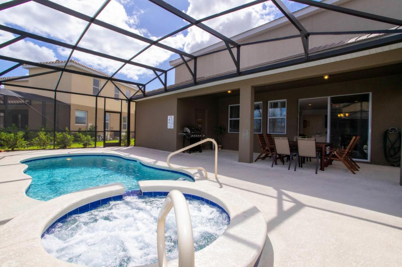 Gorgeous 5 Bd W/ Pool Close To 6071 *