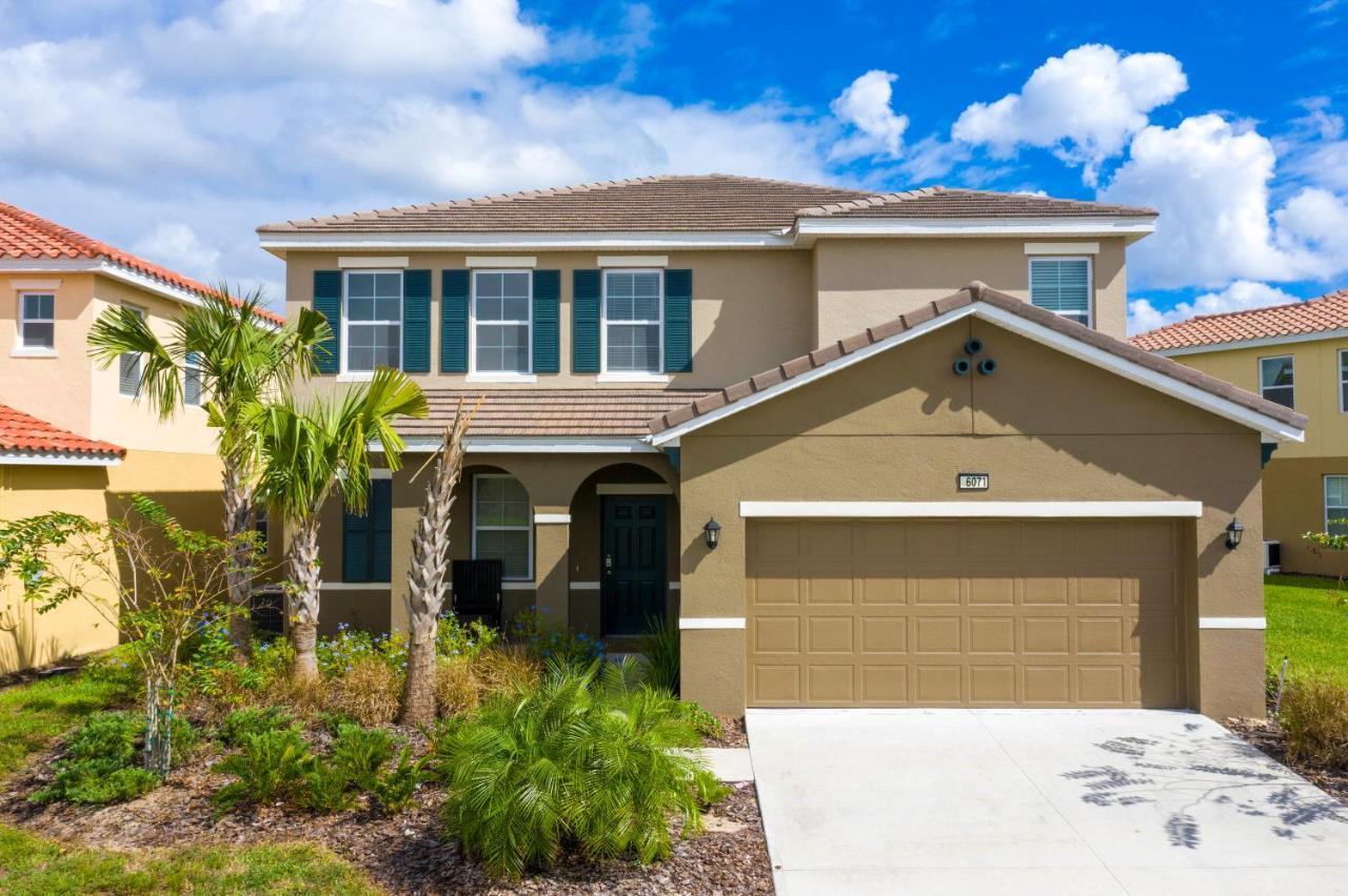 Gorgeous 5 Bd W/ Pool Close To 6071 Holiday home Davenport