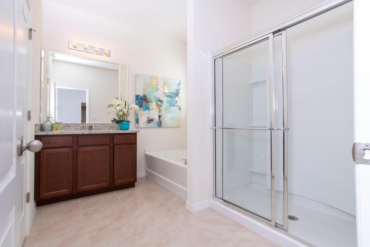 Gorgeous 5 Bd W/ Pool Close To 6071 *