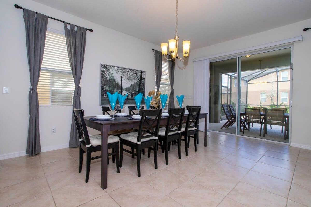 Gorgeous 5 Bd W/ Pool Close To 6071 *